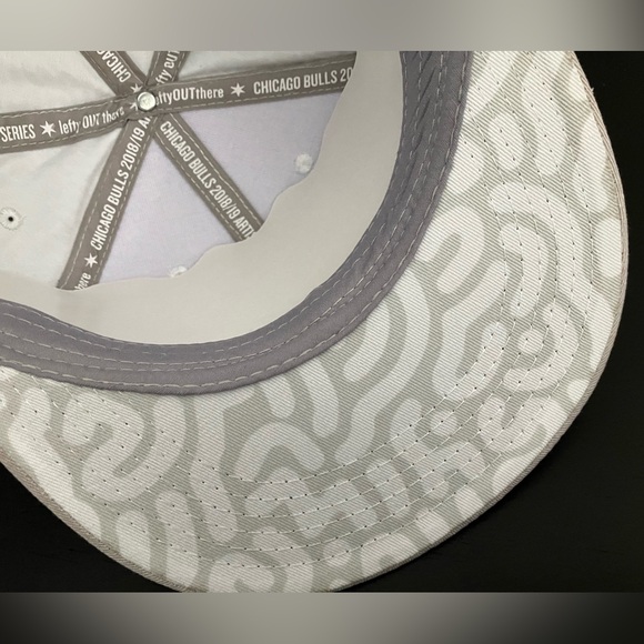 Lot of 5 Chicago Bulls SnapBack Caps Hats! Mitchell + Ness New Era Jordan Nike - Picture 3 of 16